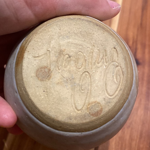 Handmade Pottery Vase with Subtle Glaze Painted Apple 🍏 Signed 3.75 Inches Tall - Picture 2 of 3